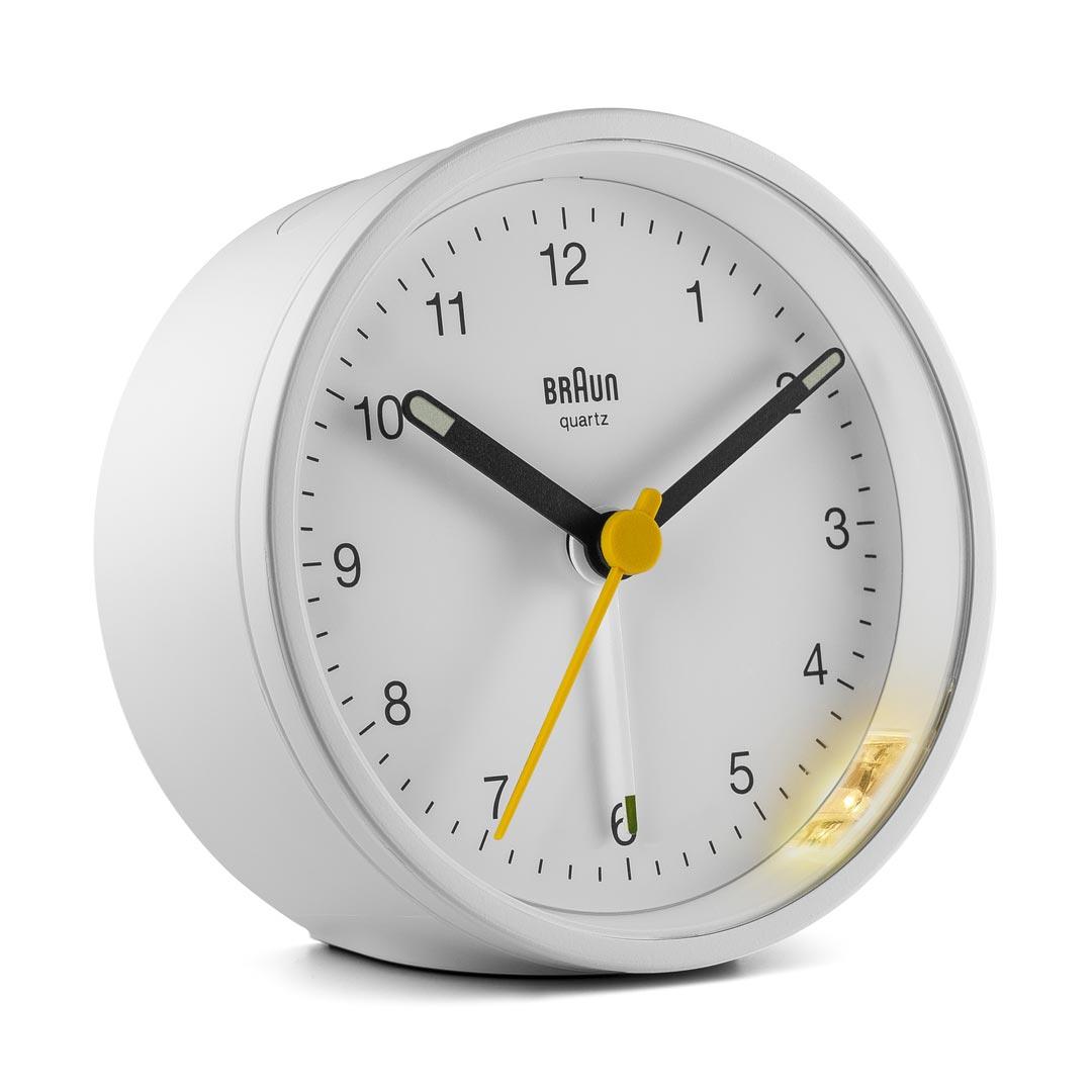 BRAUN klassischer Funkwecker/Schlummerfunktion (Snooze) & Lichtfunktion/präzises Funkuhrwerk/leuchtende Zeiger/Crescendo-Alarm/Farbe: in Silber-Schwarz/Modell BC07SB-DCF BRAUN klassischer Funkwecker/Schlummerfunktion (Snooze) & Lichtfunktion/präzises Funkuhrwerk/leuchtende Zeiger/Crescendo-Alarm/Farbe: in Silber-Schwarz/Modell BC07SB-DCF